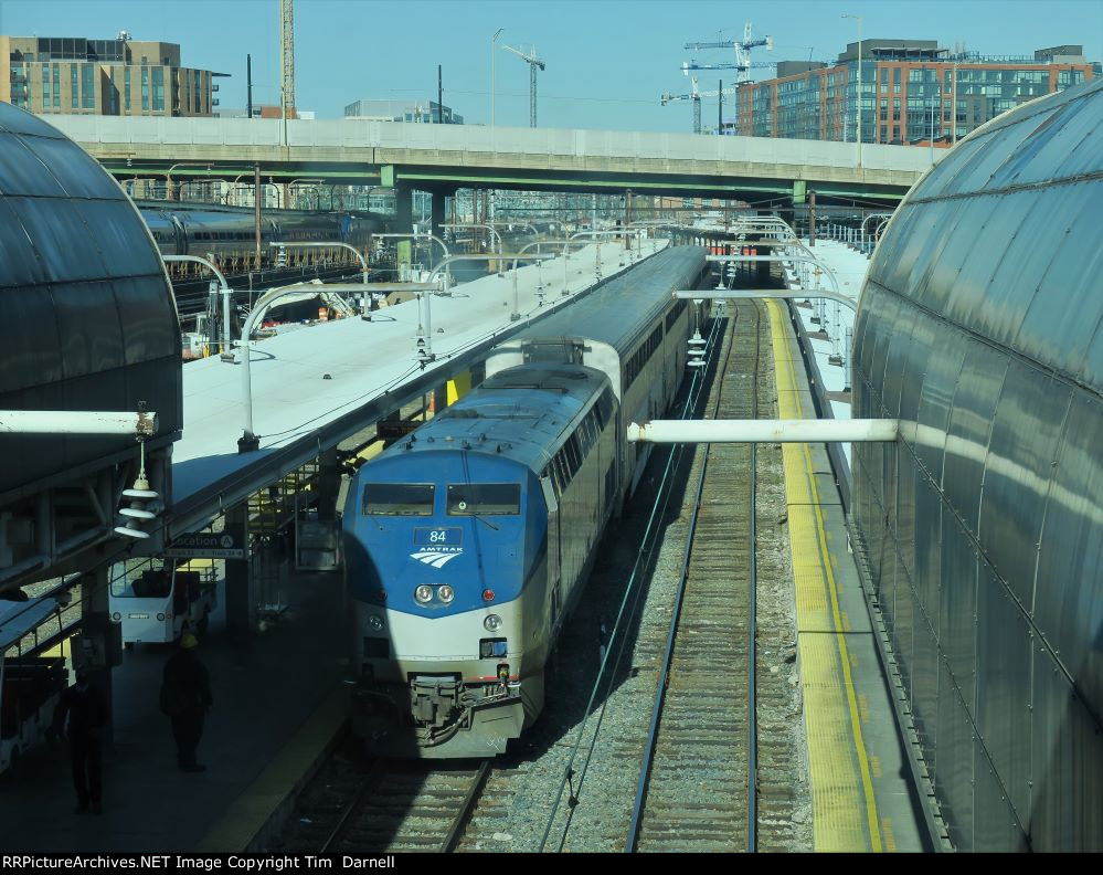 AMTK 84 arrives on train 30